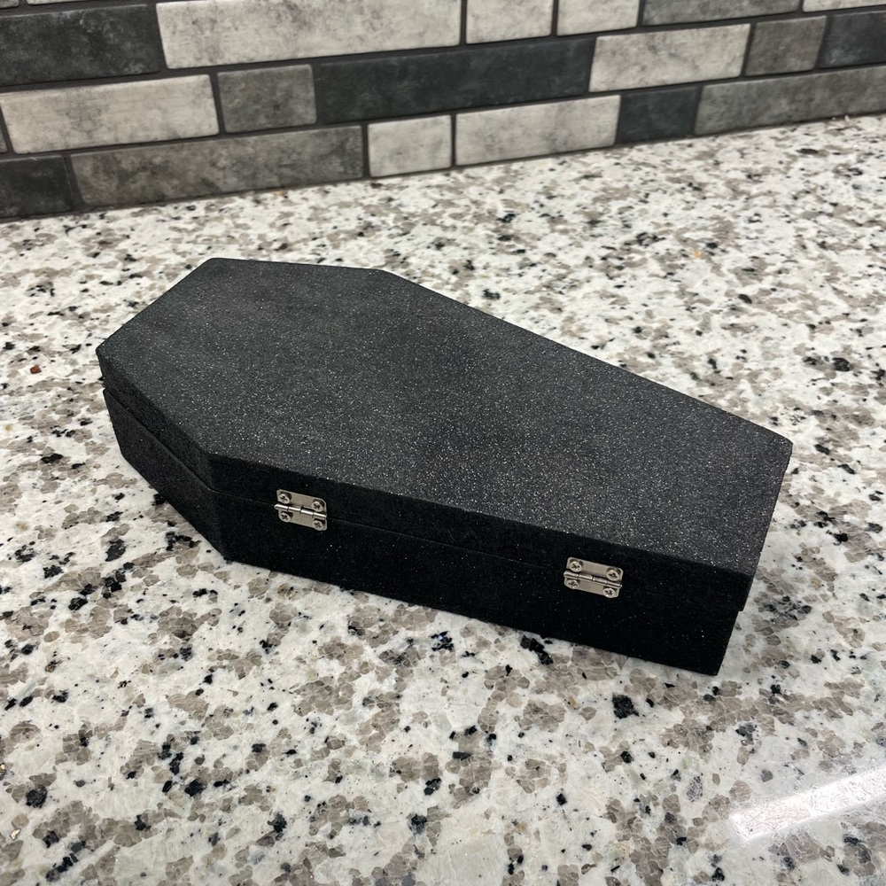 Halloween decoration, coffin with skeleton - Picture 4 of 5